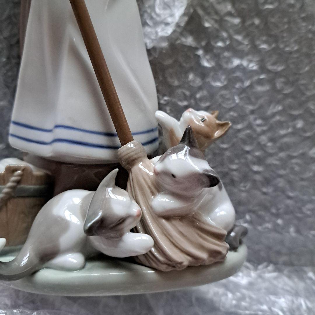 リヤドロLLADRO 「いたずらな仔猫」