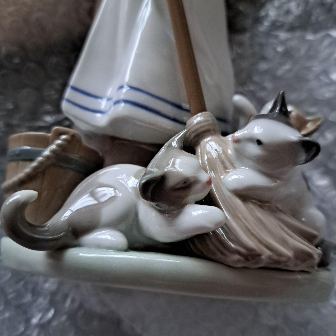 リヤドロLLADRO 「いたずらな仔猫」