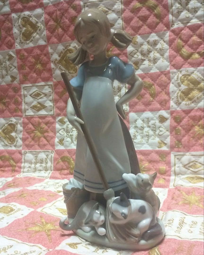 リヤドロLLADRO 「いたずらな仔猫」