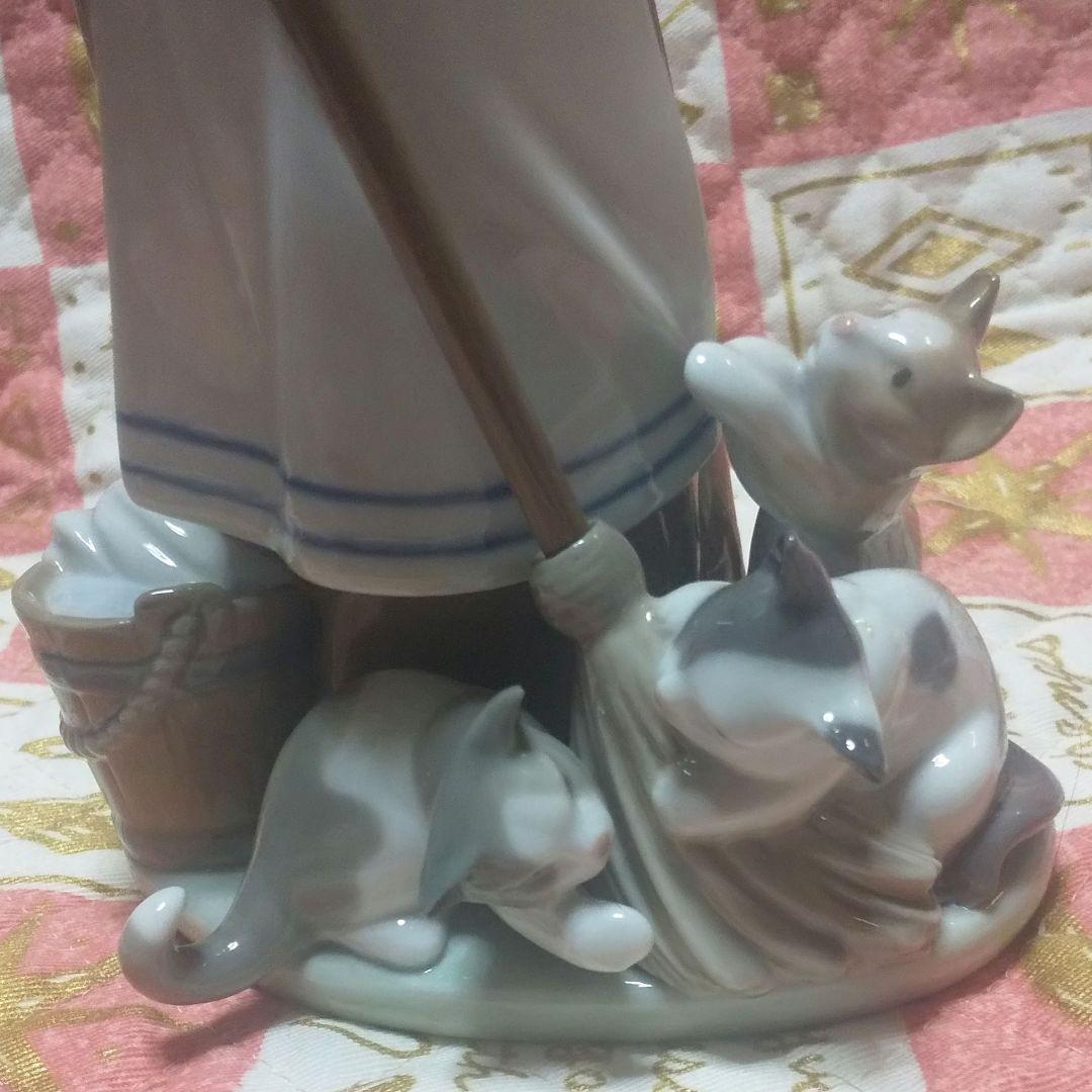 リヤドロLLADRO 「いたずらな仔猫」