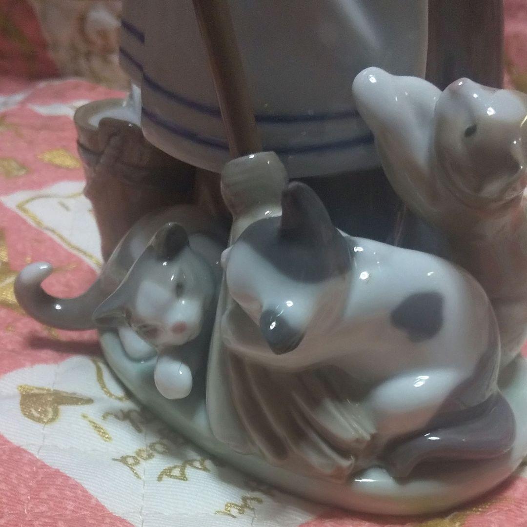 リヤドロLLADRO 「いたずらな仔猫」