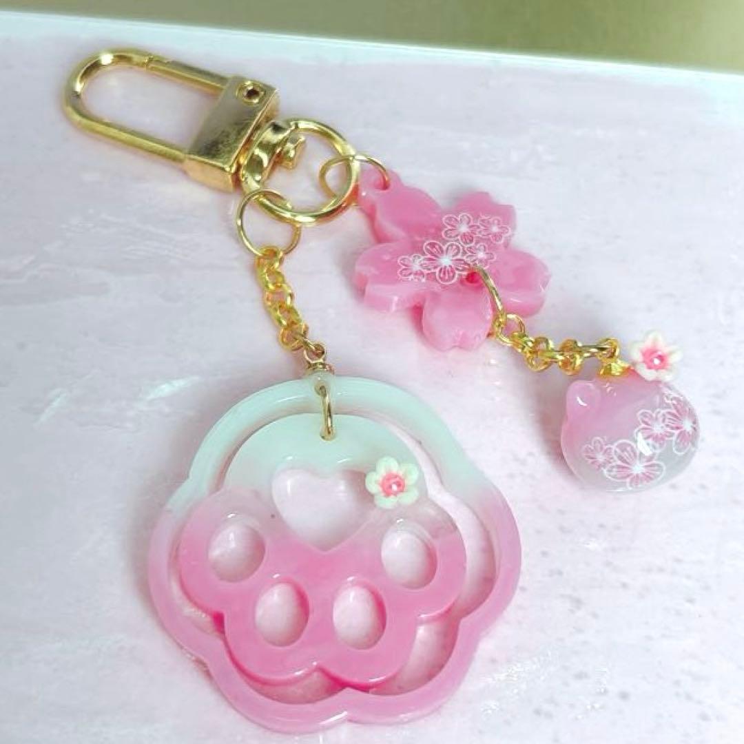 208 にゃんこ玉桜チャーム