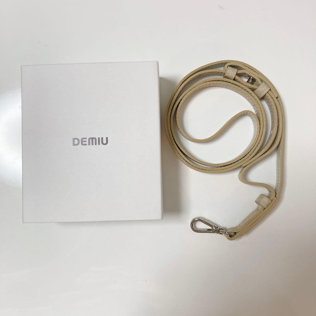 【iPhone14】新品DEMIUデミュウストラップ付きiPhoneケース