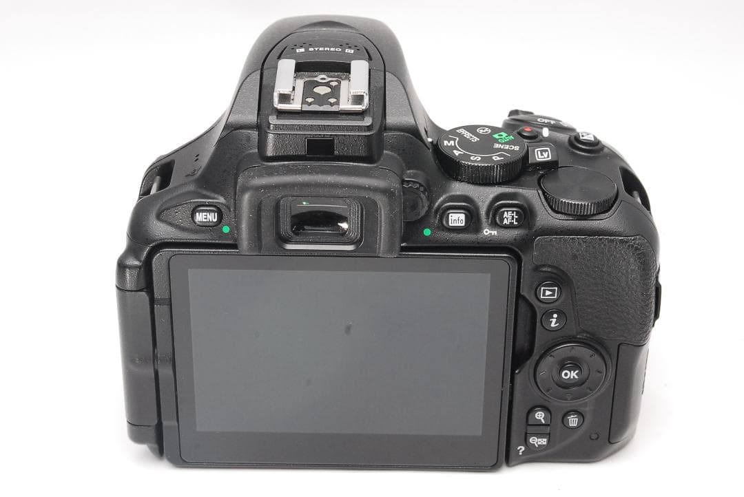 【美品】ニコン Nikon D5600 VR レンズキット S数2765枚
