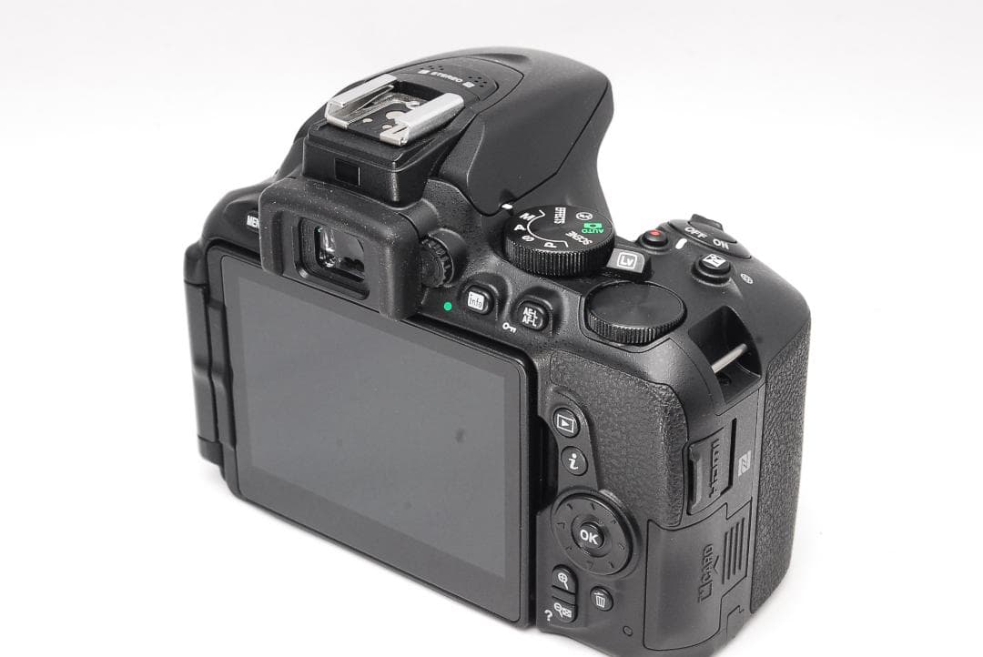【美品】ニコン Nikon D5600 VR レンズキット S数2765枚