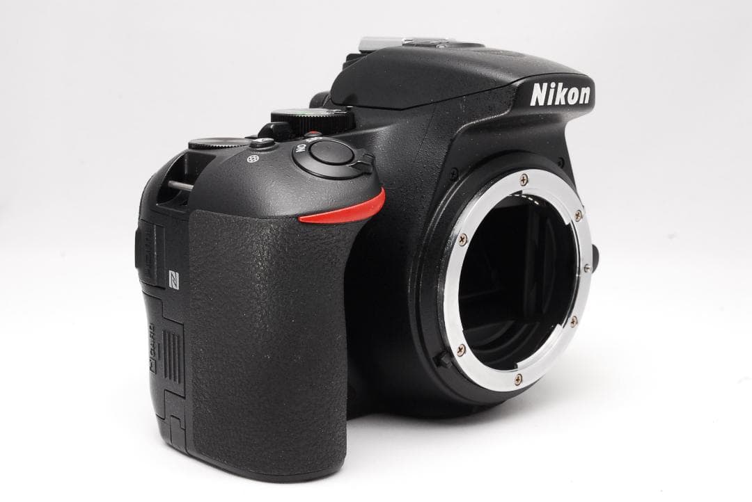 【美品】ニコン Nikon D5600 VR レンズキット S数2765枚