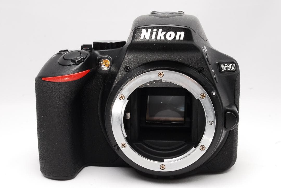 【美品】ニコン Nikon D5600 VR レンズキット S数2765枚