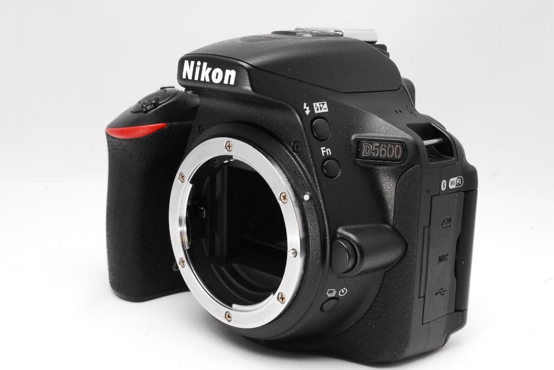 【美品】ニコン Nikon D5600 VR レンズキット S数2765枚