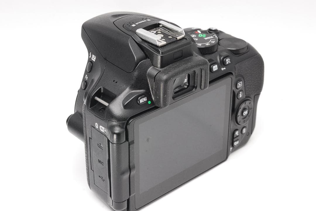 【美品】ニコン Nikon D5600 VR レンズキット S数2765枚