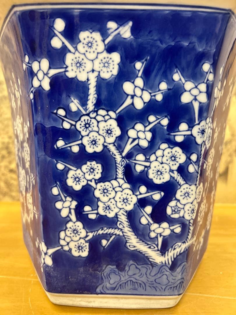 青色八角形植木鉢 花柄