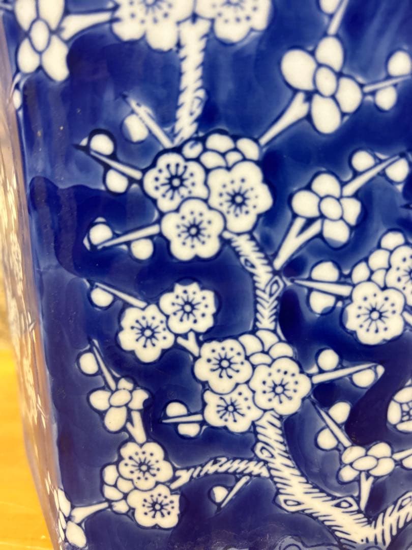 青色八角形植木鉢 花柄