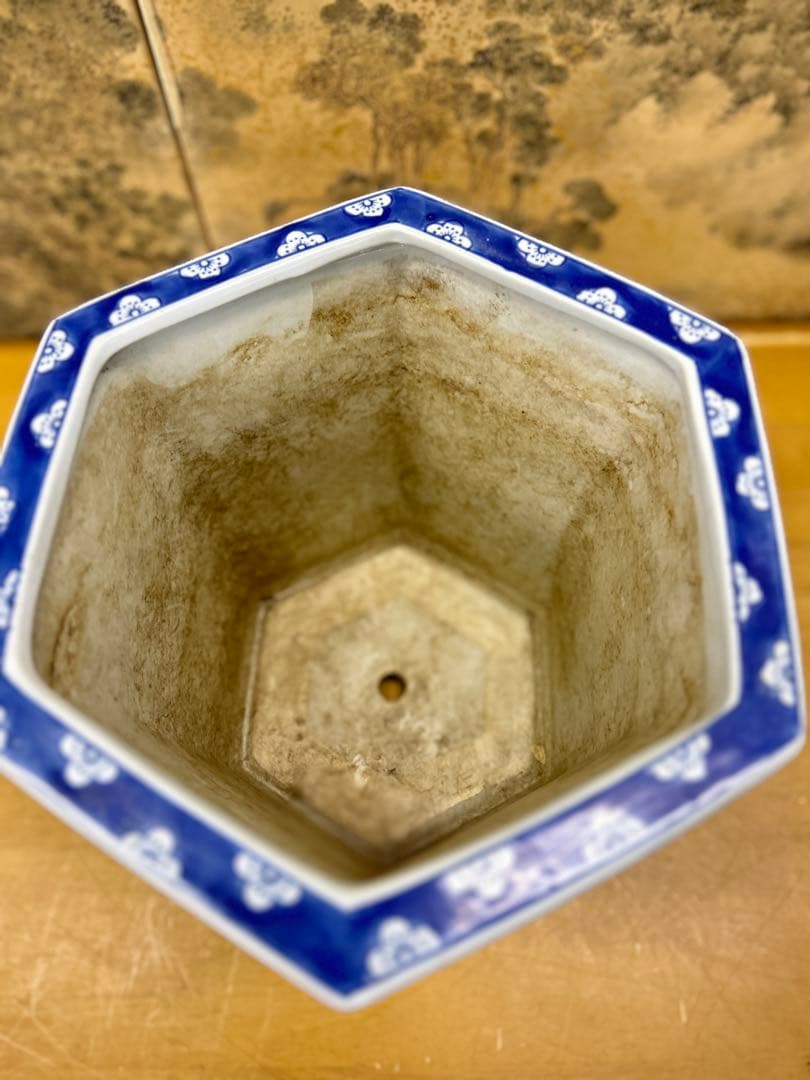 青色八角形植木鉢 花柄