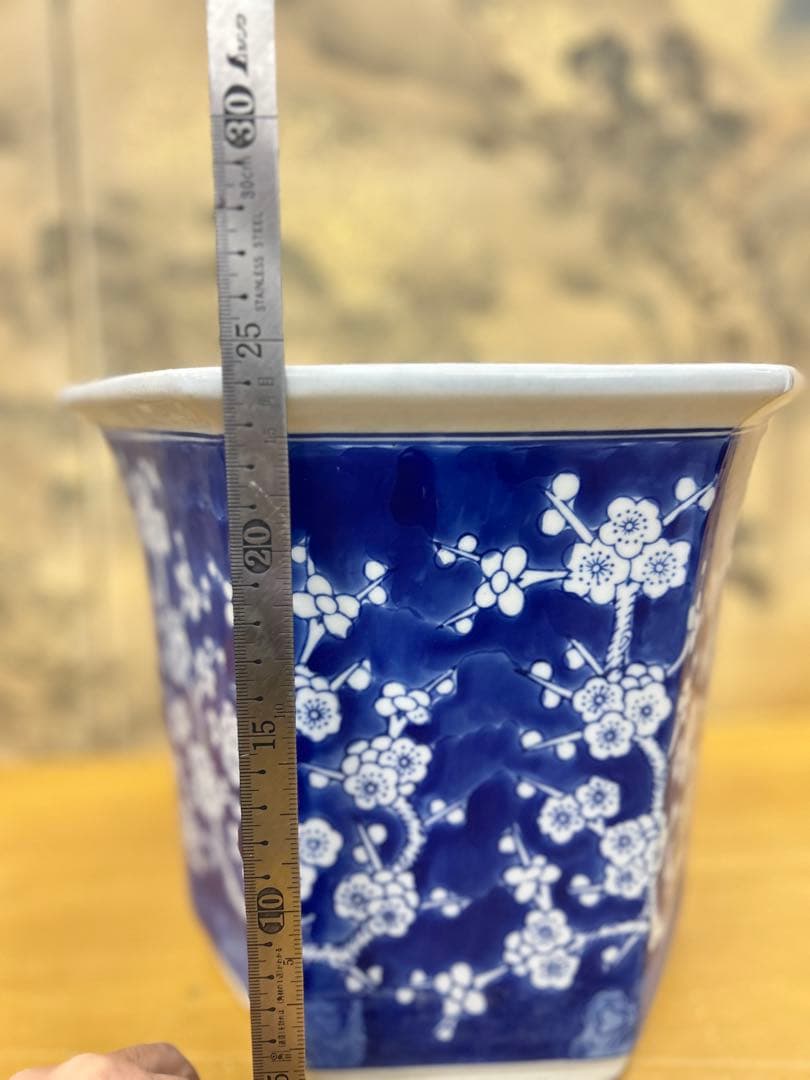 青色八角形植木鉢 花柄