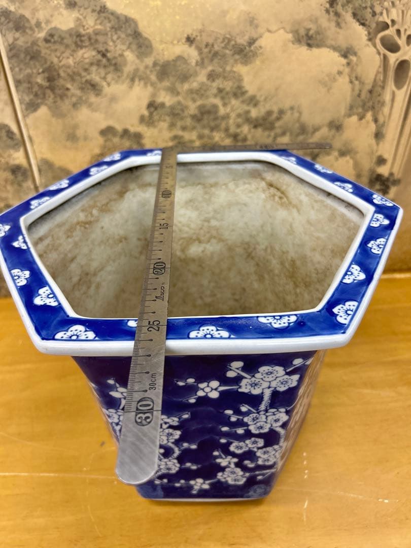 青色八角形植木鉢 花柄