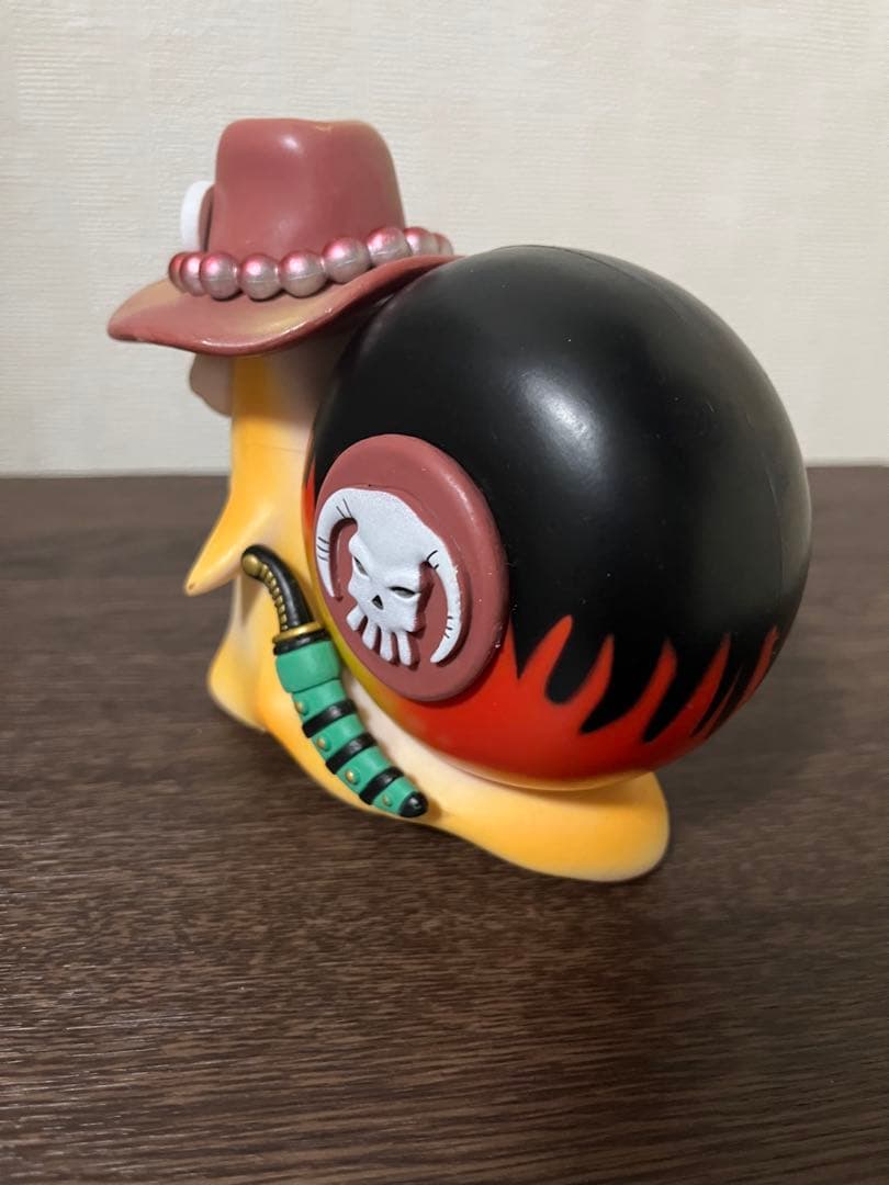 ONE PIECE ワンピース　でんでん虫　電伝虫　ポートガス・D・エース
