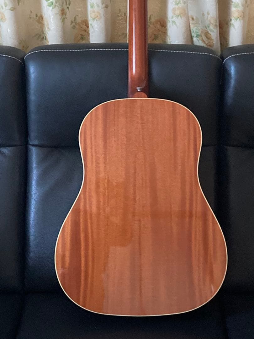 Gibson J-35 2013年 マンスリーリミテッドモデル