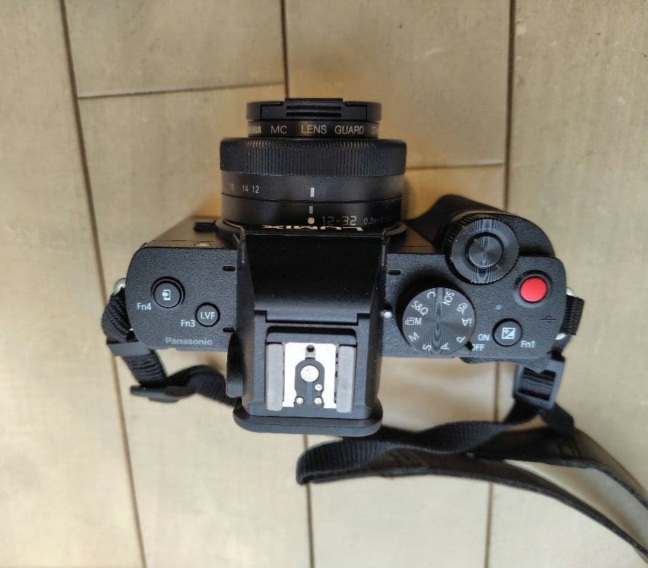 LUMIX DC-G100V ミラーレス一眼カメラ 本体と交換レンズ付き