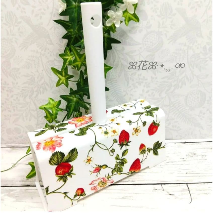 デコパージュꔛ‬ꕤ カーペットローラー♡インテリア雑貨♡苺♡リメイク