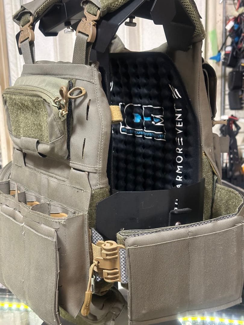 全て実物 FERRO CONCEPTS他 組み込み内容全て実物プレートキャリア