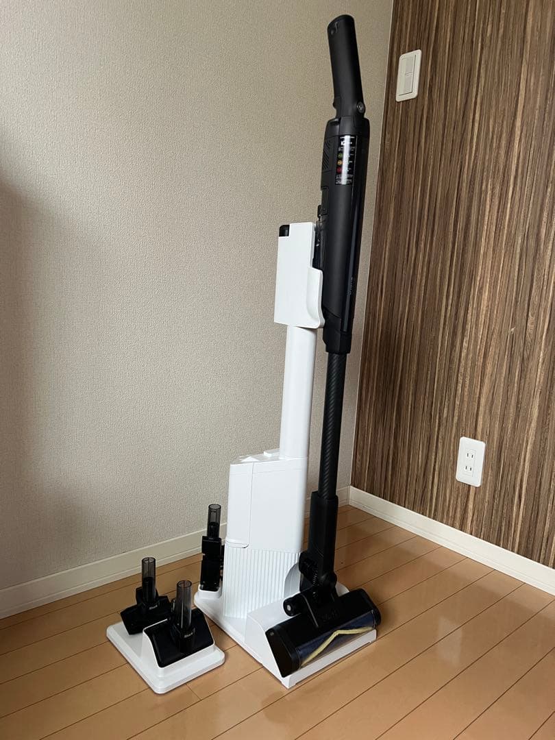 Shark最新モデル　コードレススティッククリーナー