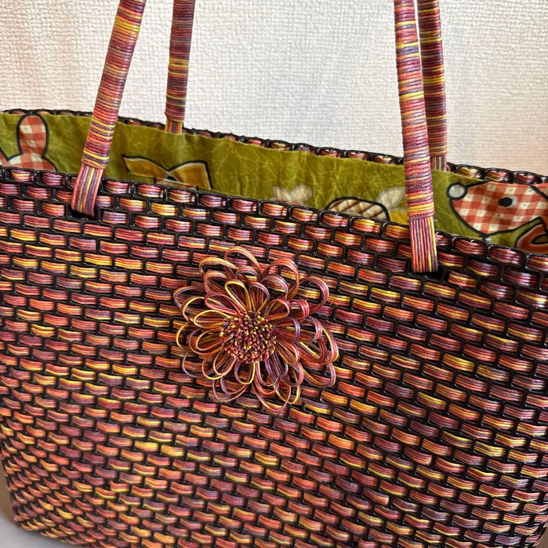 マルチカラー かごバッグ 花モチーフ付き