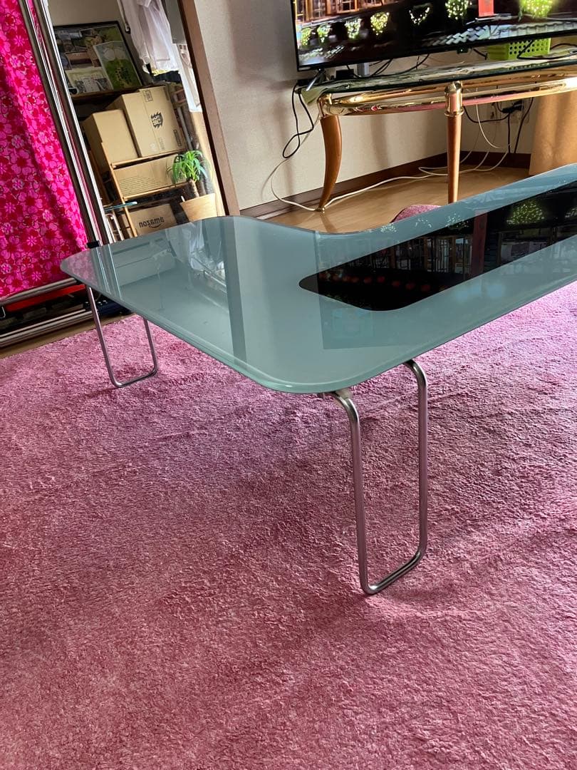 L字 のガラステーブル、インテリア