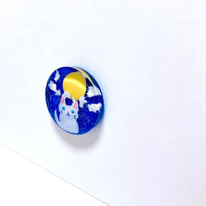 ブローチ　お月見　白猫　レジン