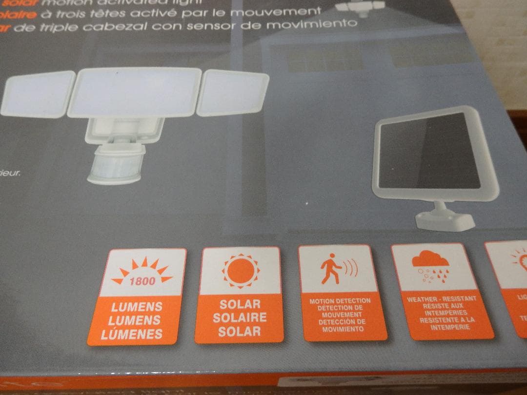 かなり明るい！ ソーラーライト センサーライト 1800ルーメン