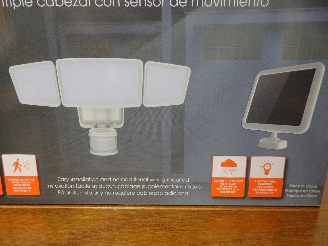 かなり明るい！ ソーラーライト センサーライト 1800ルーメン