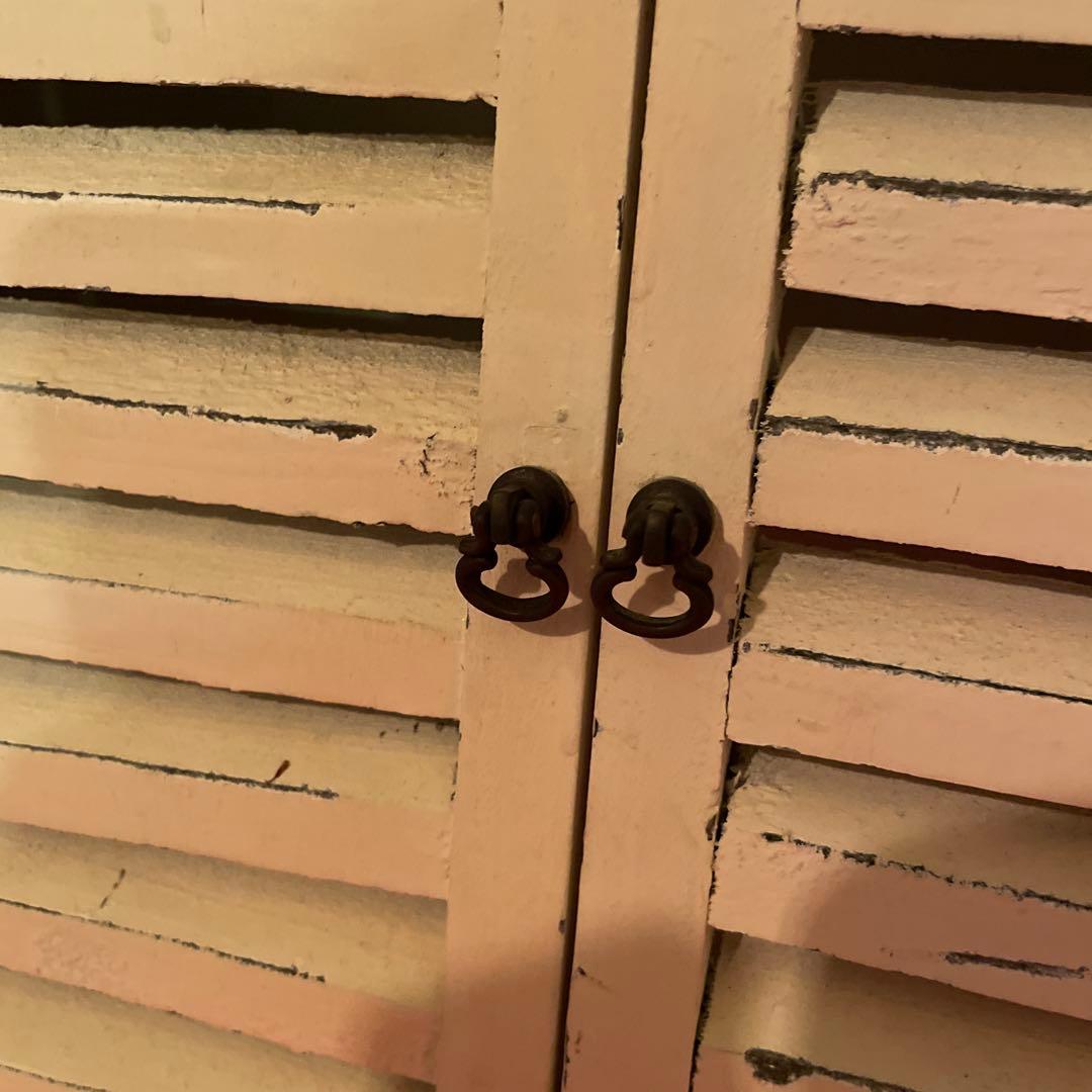 アーチ型ホワイトシャッター