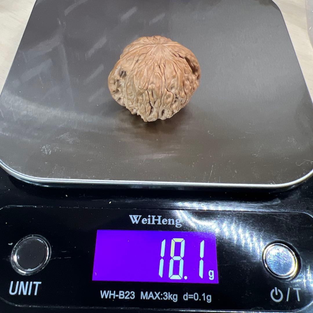 文玩堂：ドジョウ背 文玩クルミ（精品級）」