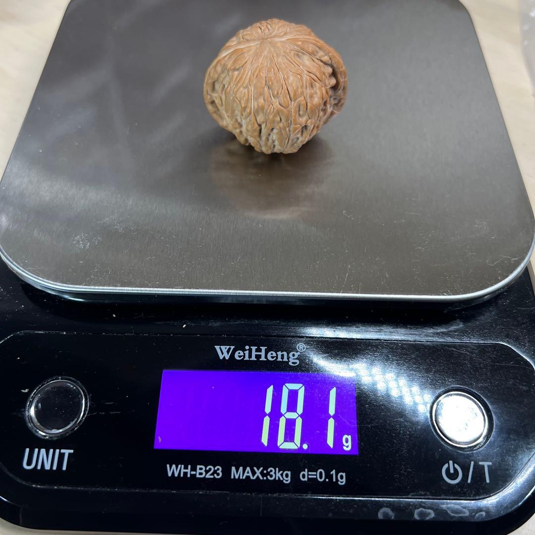 文玩堂：ドジョウ背 文玩クルミ（精品級）」