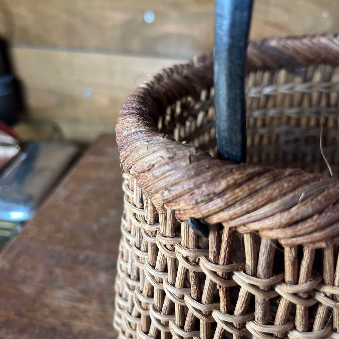 ヴィンテージ　アケビ蔓　鉄製ハンドル付きバスケット