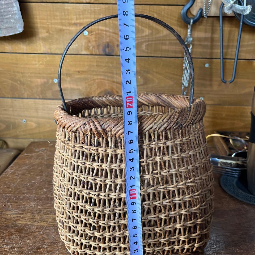 ヴィンテージ　アケビ蔓　鉄製ハンドル付きバスケット