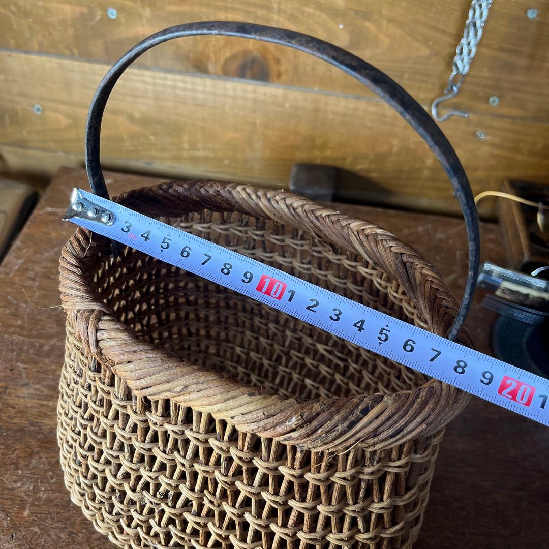 ヴィンテージ　アケビ蔓　鉄製ハンドル付きバスケット