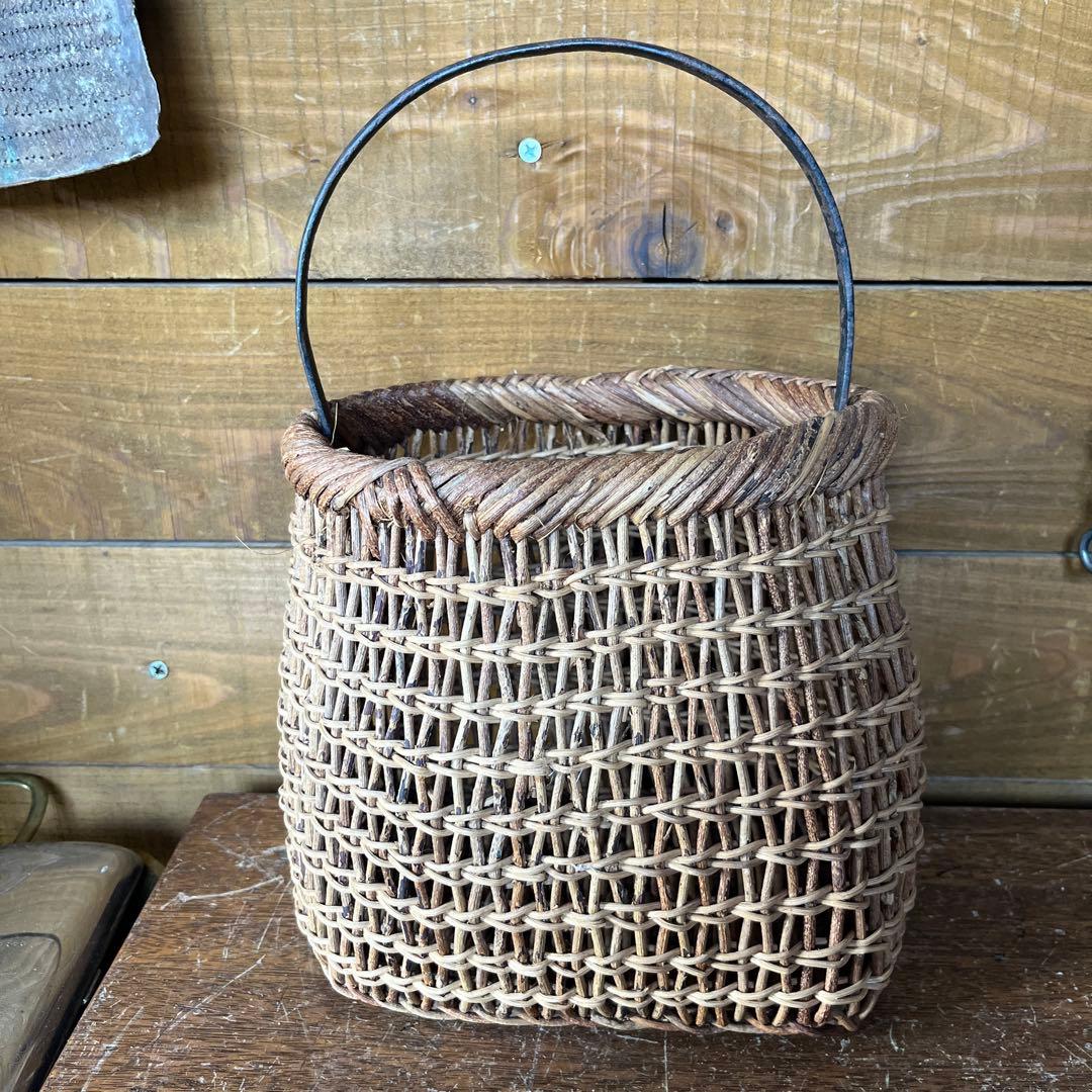 ヴィンテージ　アケビ蔓　鉄製ハンドル付きバスケット