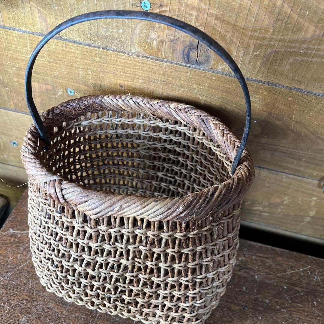 ヴィンテージ　アケビ蔓　鉄製ハンドル付きバスケット