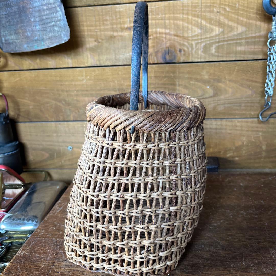 ヴィンテージ　アケビ蔓　鉄製ハンドル付きバスケット