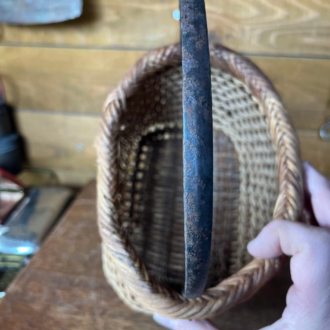 ヴィンテージ　アケビ蔓　鉄製ハンドル付きバスケット