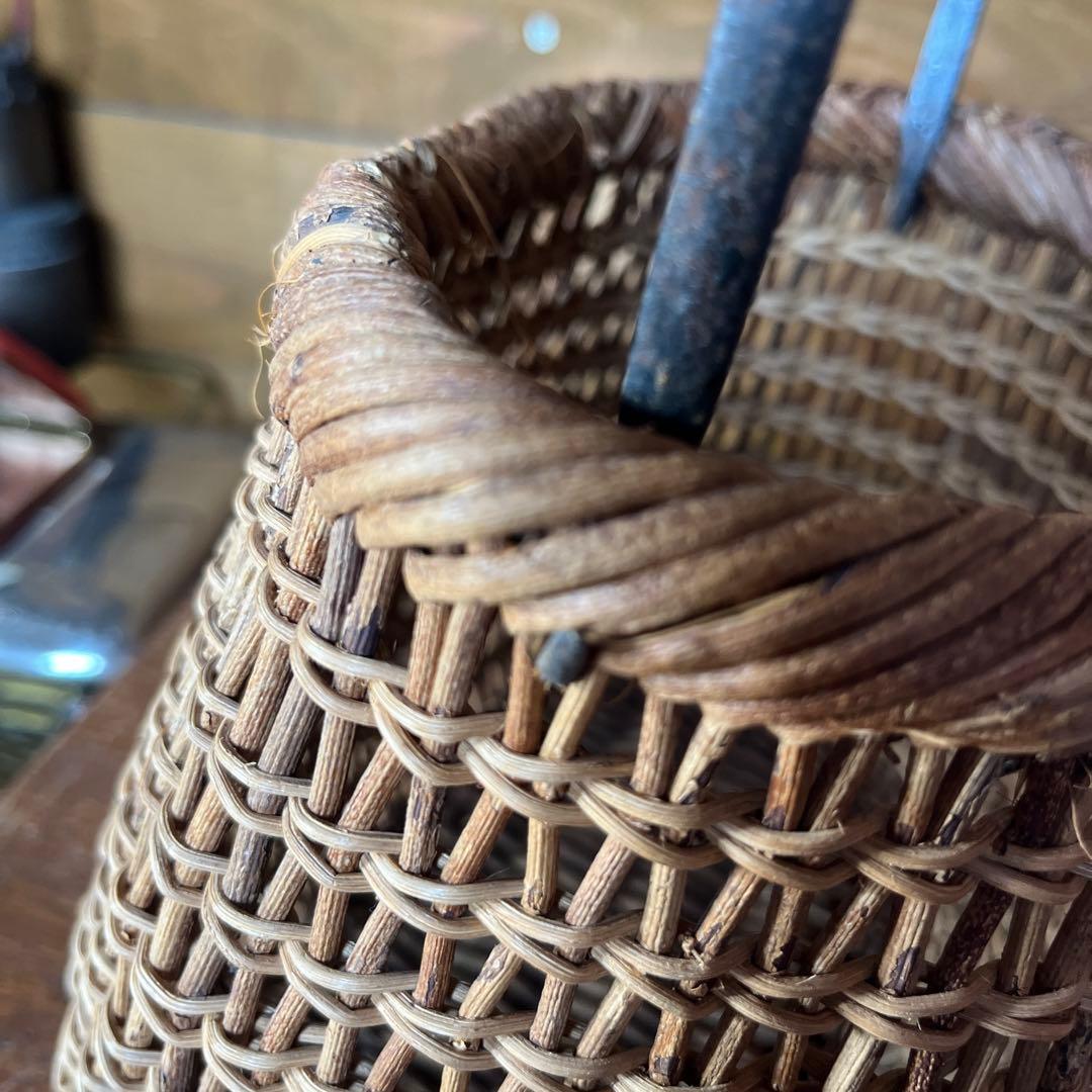 ヴィンテージ　アケビ蔓　鉄製ハンドル付きバスケット