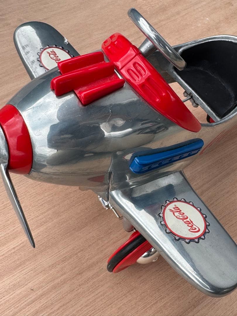 コカ・コーラ ペダルエアプレーン 飛行機　メタル製　限定生産モデル