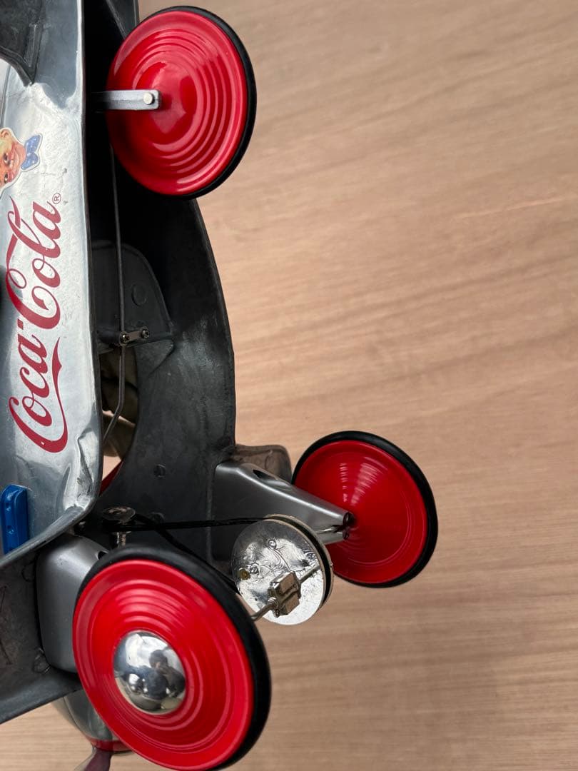 コカ・コーラ ペダルエアプレーン 飛行機　メタル製　限定生産モデル
