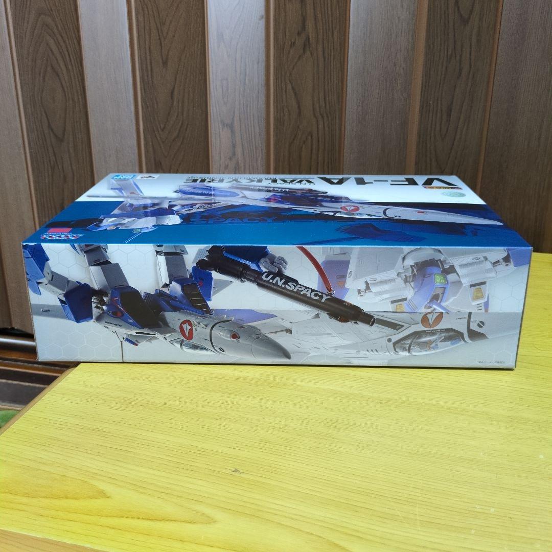 DX超合金 VF-1A VALKYRIE マキシミリアン・ジェニウス専用機