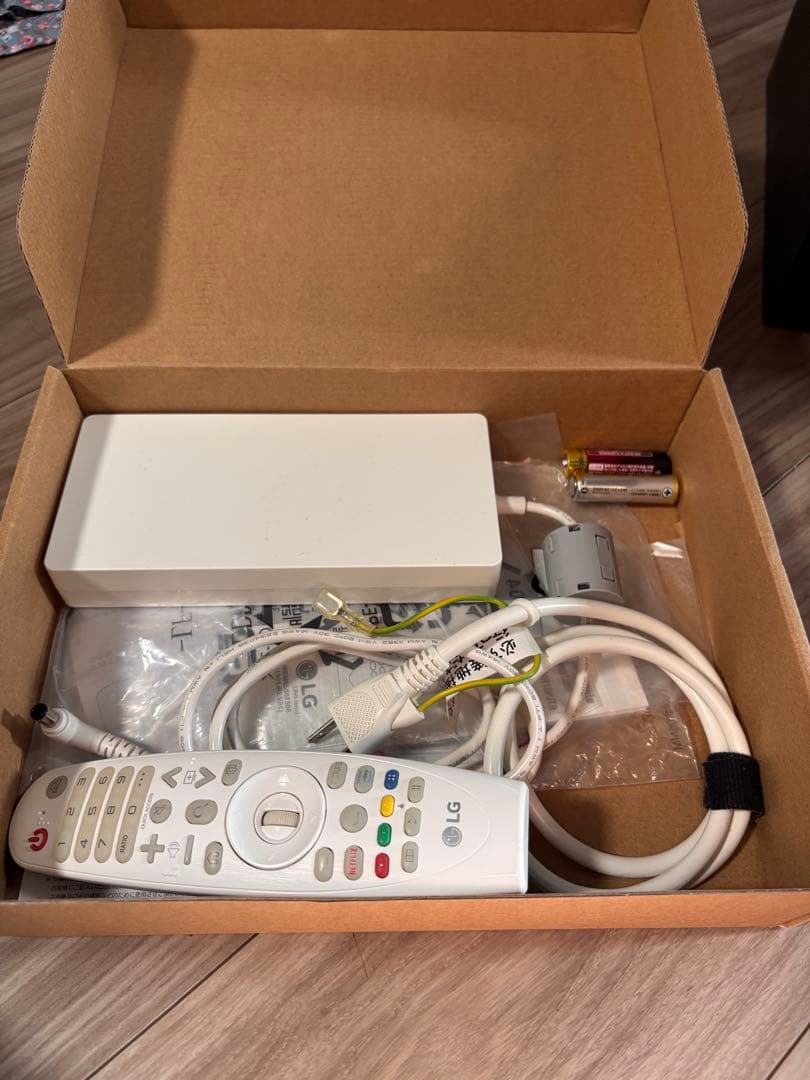 LG Cine Beam HU70LS 4K対応プロジェクター