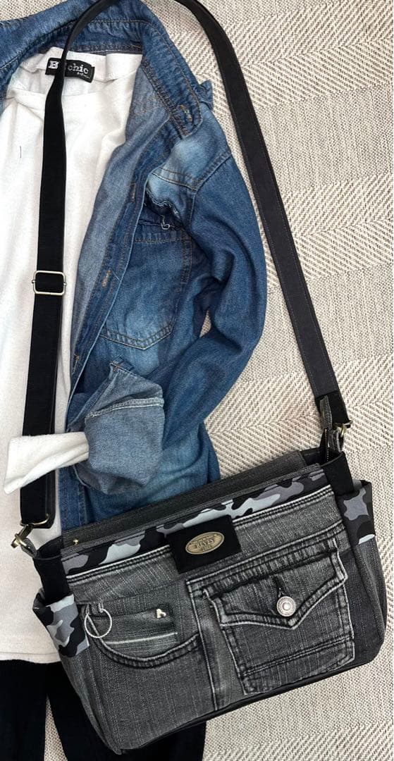 デニムリメイクバッグ（M）No.741☆ショルダーバッグ　斜めがけ