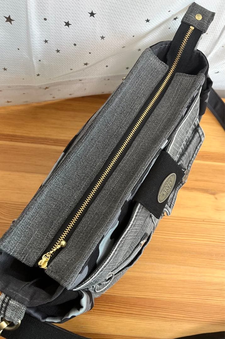 デニムリメイクバッグ（M）No.741☆ショルダーバッグ　斜めがけ