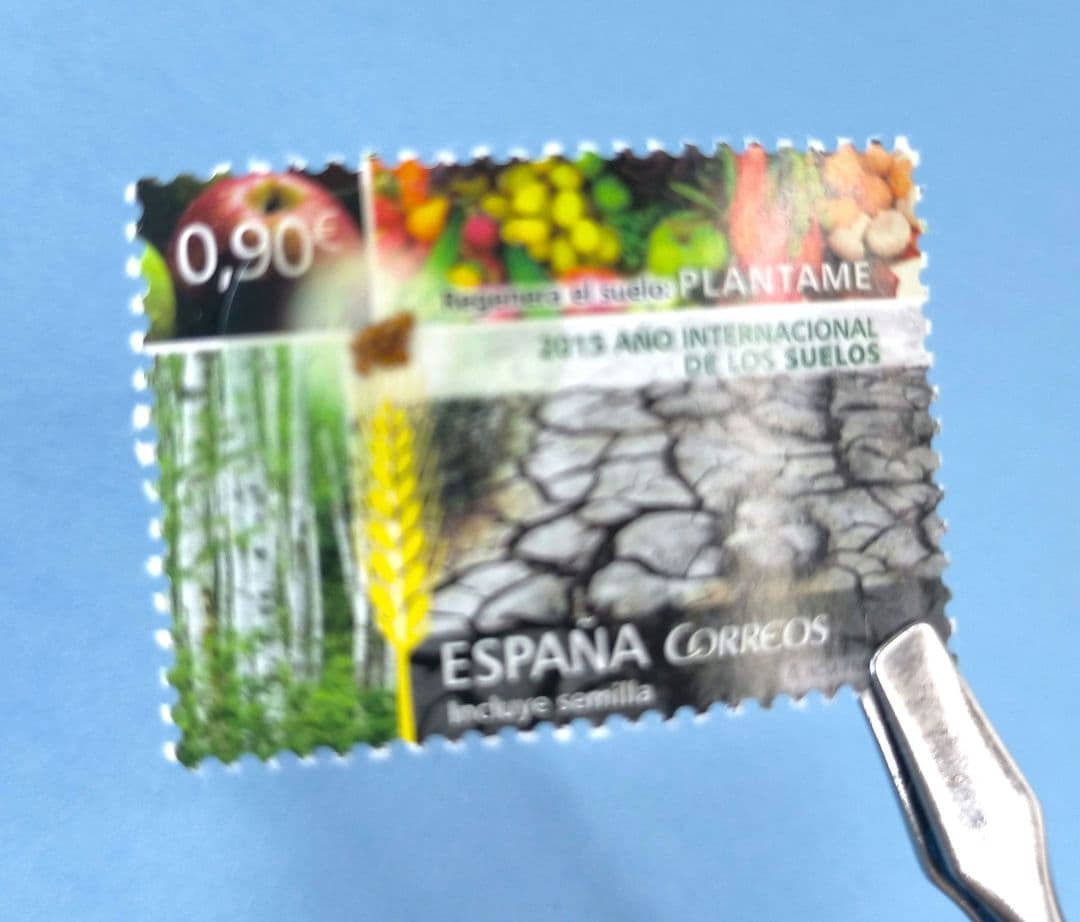 2692 外国切手 スペイン 2015年 国際土壌年 本物の種切手に付き