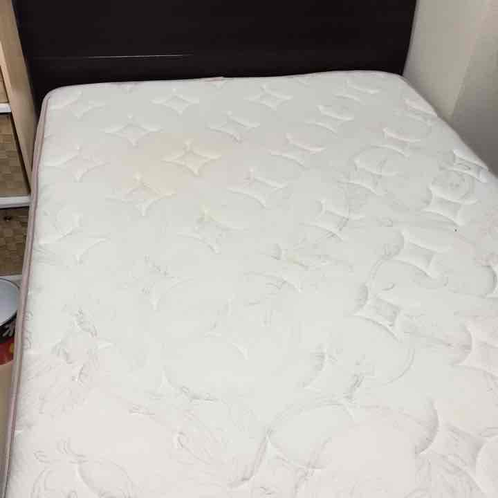 セミダブルのベッド