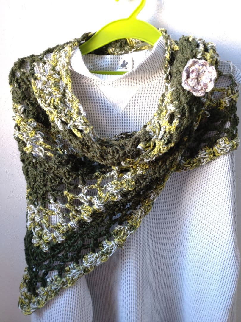 三角ショール ストール マフラー コサージュ付き 手編み 軽量 肩 ハンドメイド