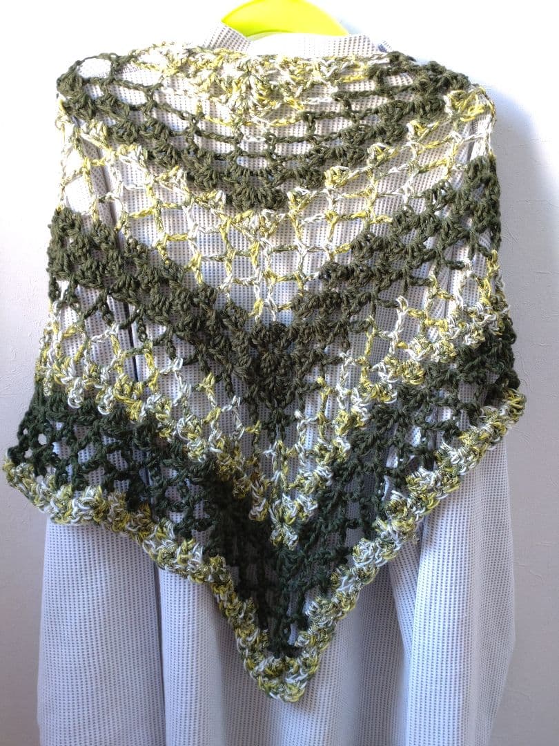 三角ショール ストール マフラー コサージュ付き 手編み 軽量 肩 ハンドメイド